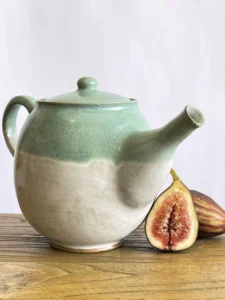 קומקום טורקיז לבן